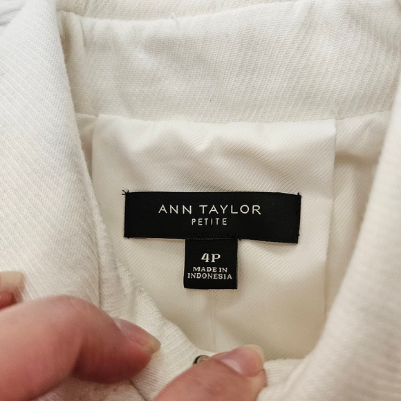 NWT Ann Taylor Women's Cream Double Button Collared Jacket. Size 4P - Picture 11 of 13
